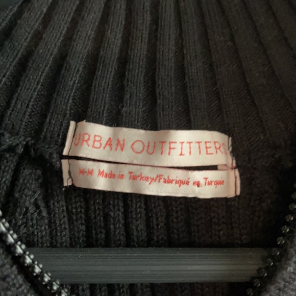 Urban Outfitter Cropped sweater - Picture 3 of 3